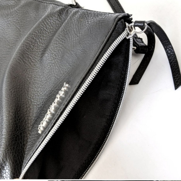 Kenneth Cole Cross body leather purse black - Picture 3 of 4